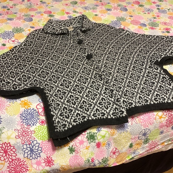 Alpaca cape vest - Picture 7 of 9